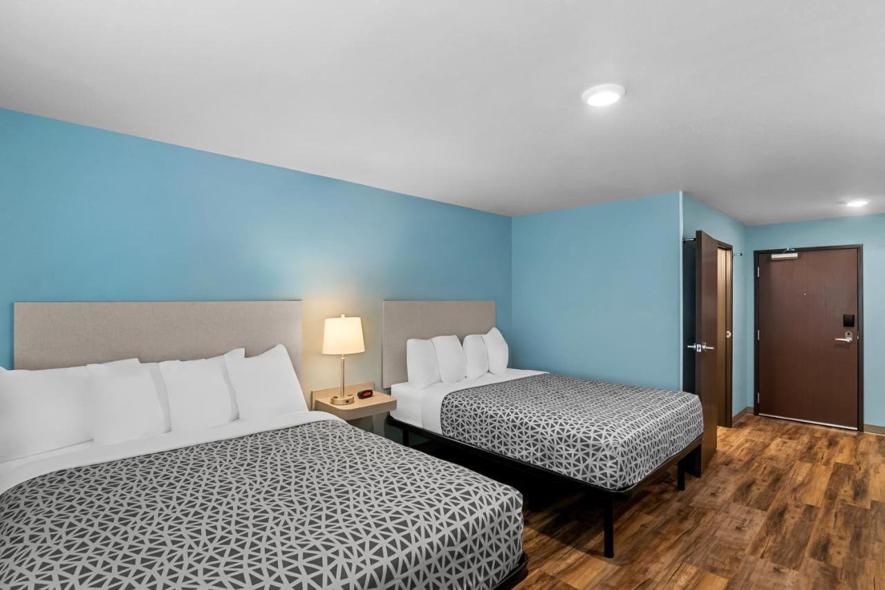 WoodSpring Suites Newington — photo 14