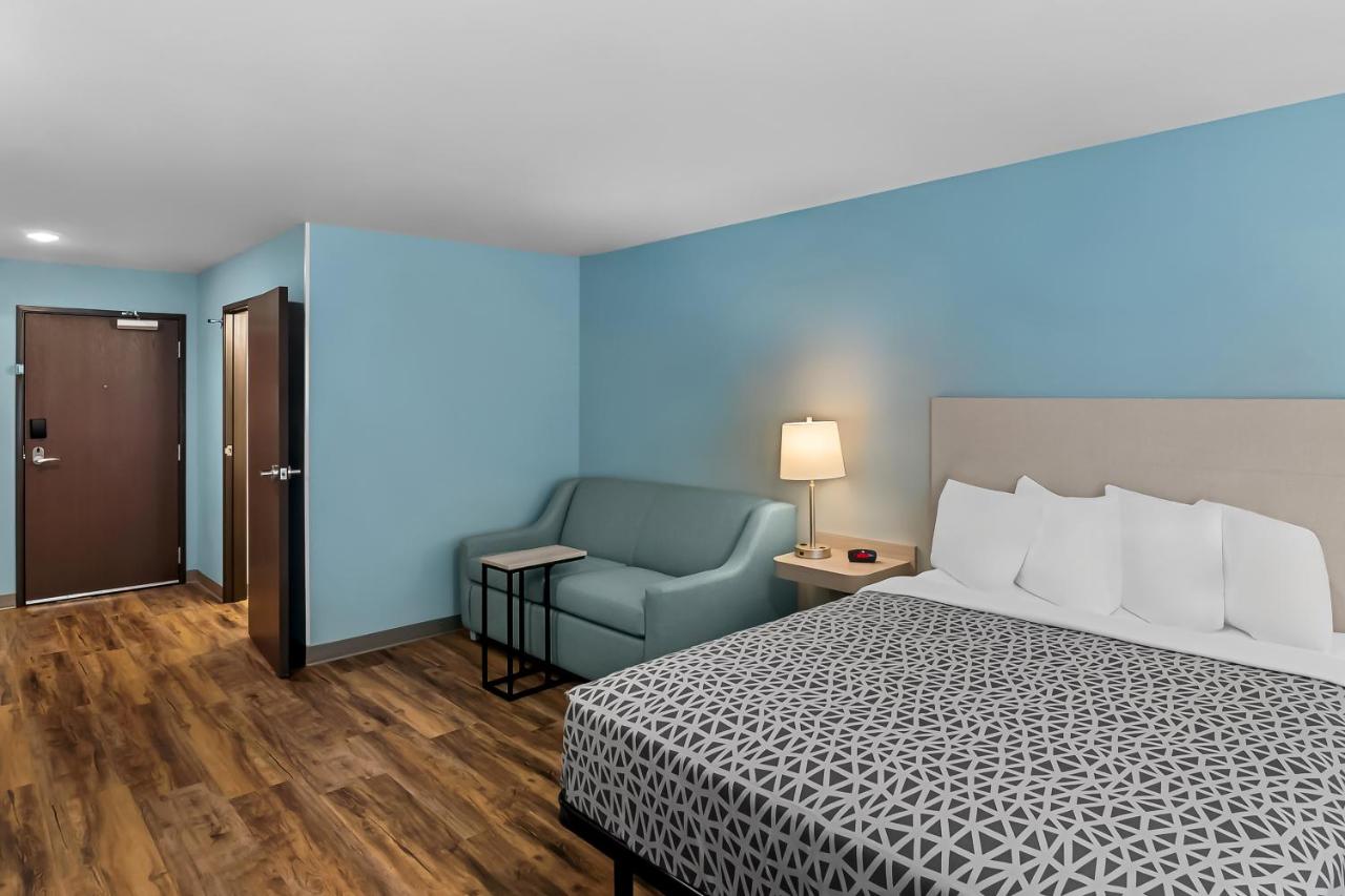 WoodSpring Suites Newington — photo 7