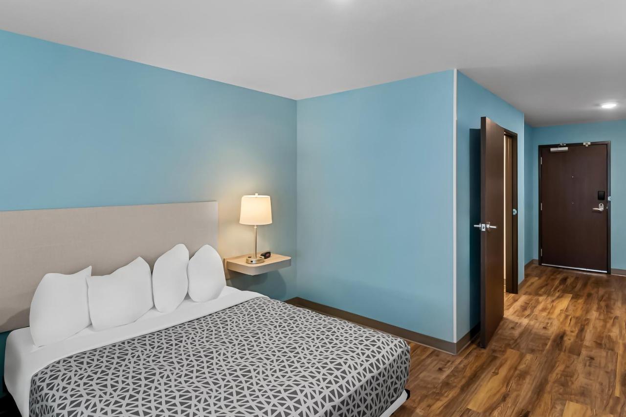 WoodSpring Suites Newington — photo 15