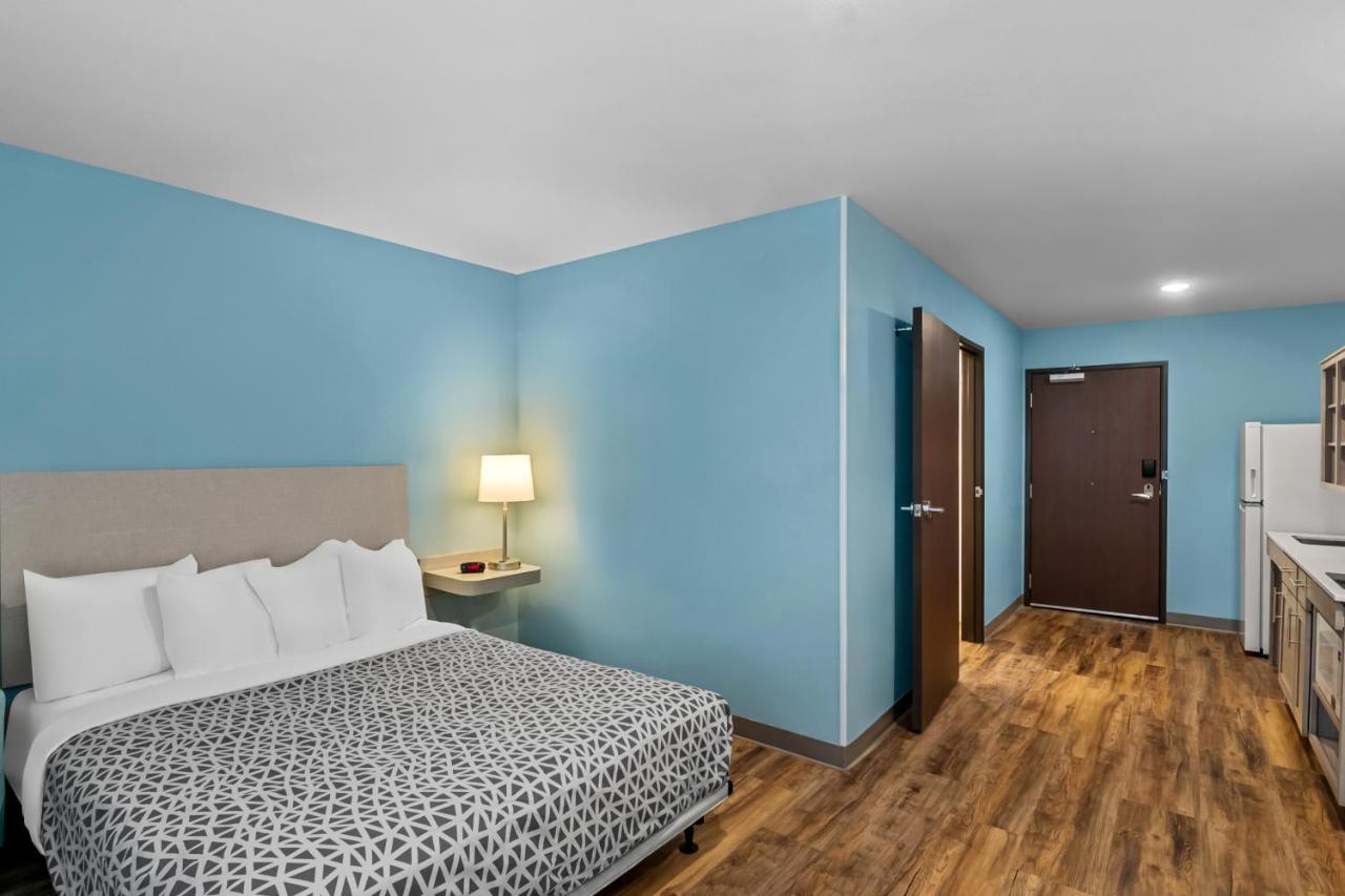 WoodSpring Suites Newington — photo 16