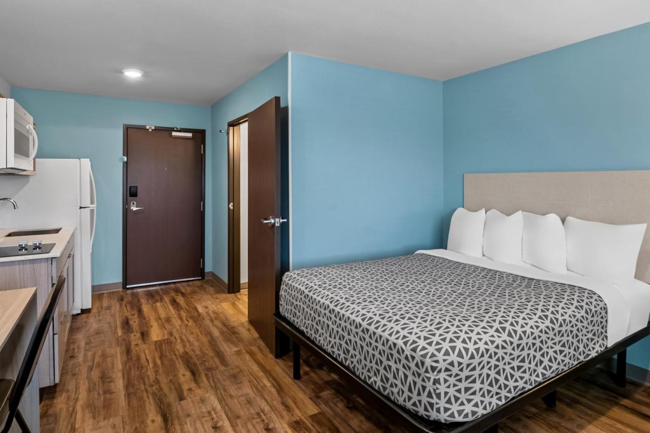 WoodSpring Suites Newington — photo 17