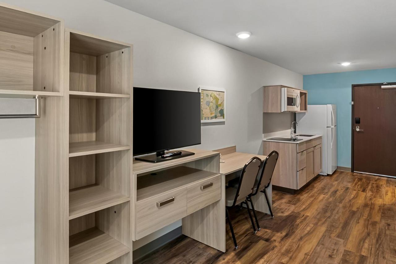 WoodSpring Suites Newington — photo 20