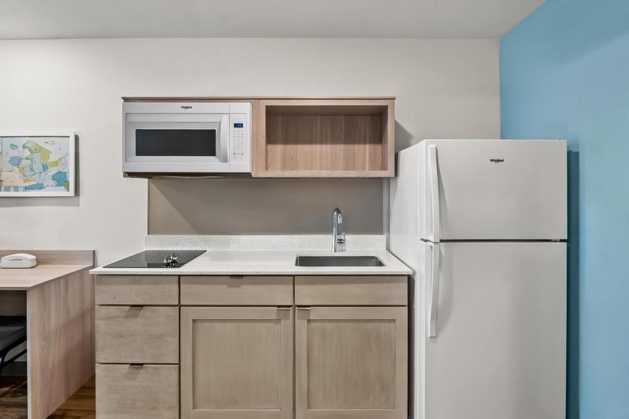 WoodSpring Suites Newington — photo 24