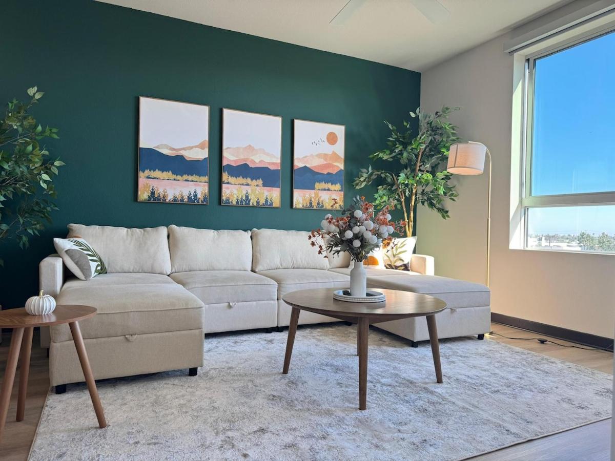 West Hollywood Cozy 1BR Free Parking, Pool & Gym