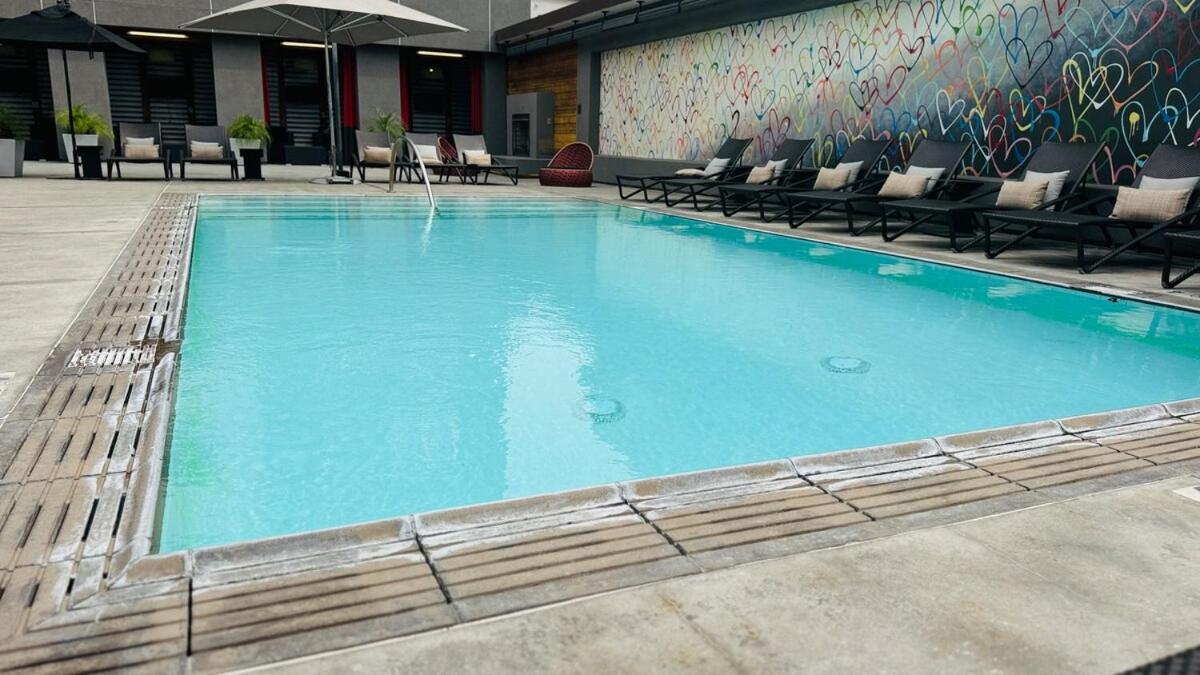 West Hollywood Cozy 1BR Free Parking, Pool & Gym - 4