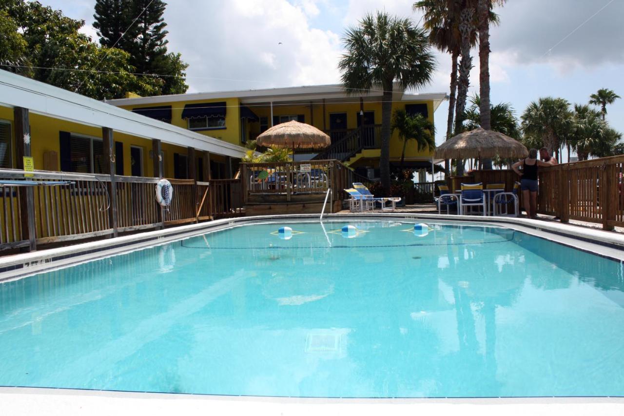 Barefoot Bay Resort Motel — photo 22