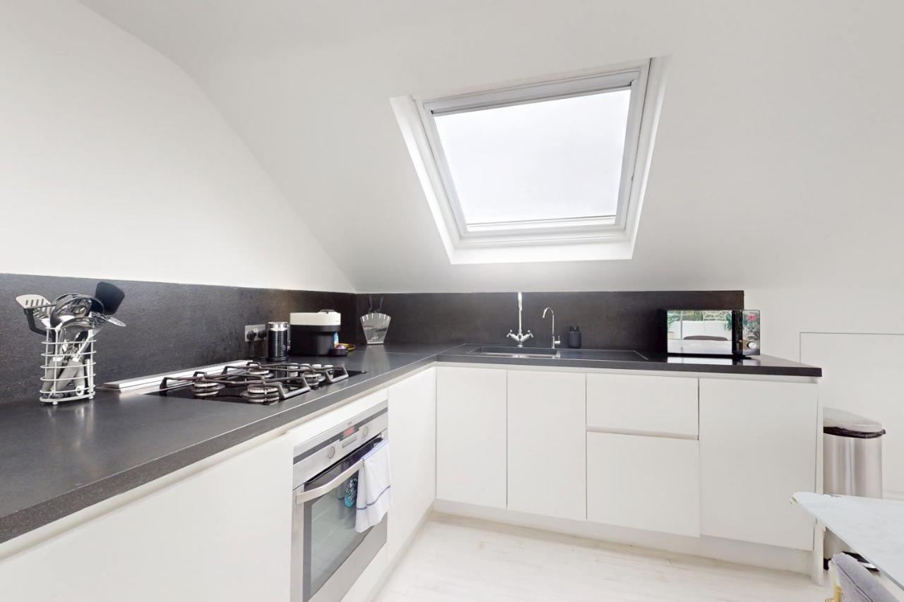 Superb 3-Bedroom with Balcony in the Heart of Notting Hill - 6 Mins to Tube Station - 4