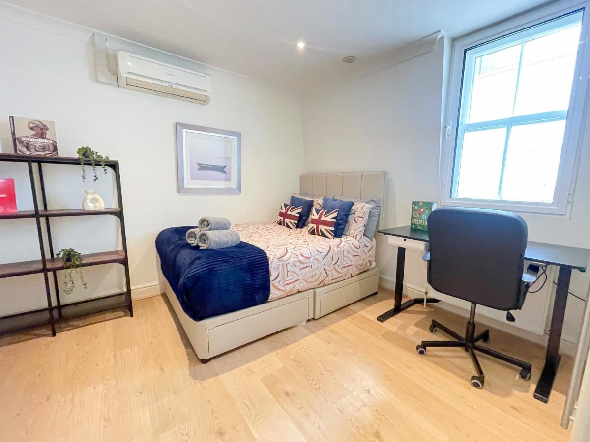 Embankment 2-Bed Flat with AC near Charing Cross, Trafalgar Square, London Eye, Big Ben - 4