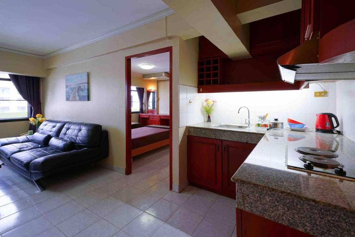 Petch Tower Ekamai Budget Serviced Apartments - 2