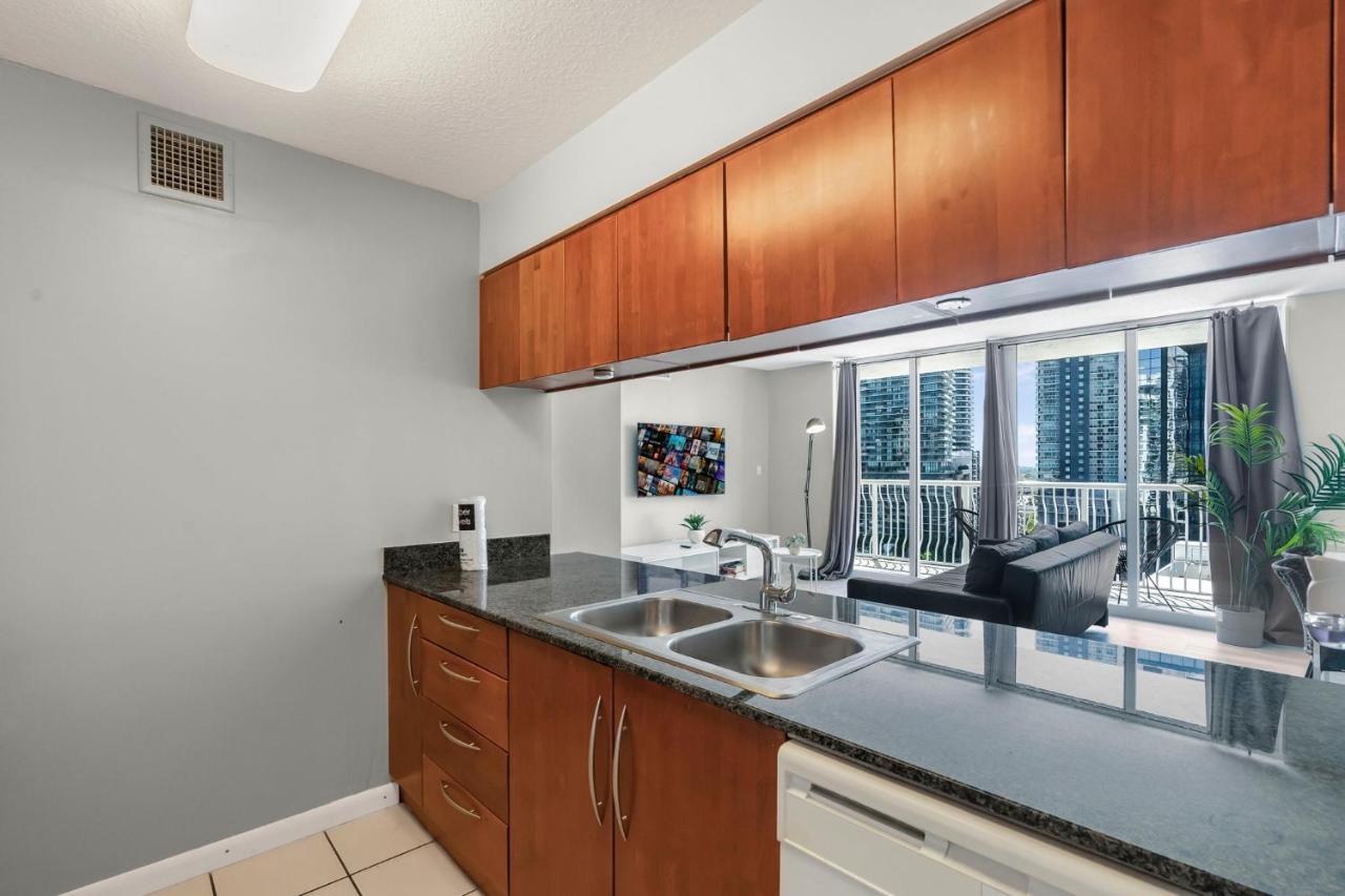 Skyline Luxury - Elegant Brickell Condo - 3