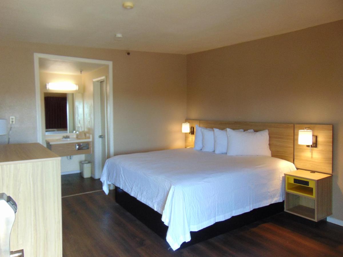Park Avenue Inn Victorville — photo 13