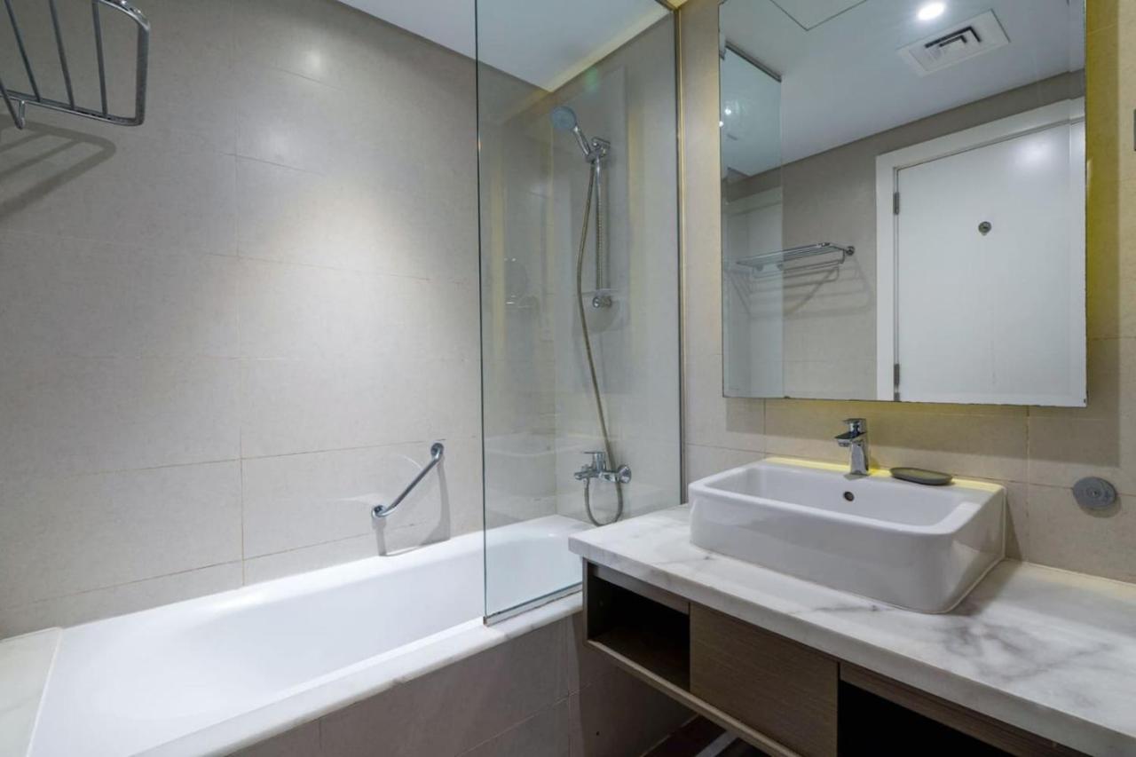 Elegant Urban Escape - 3