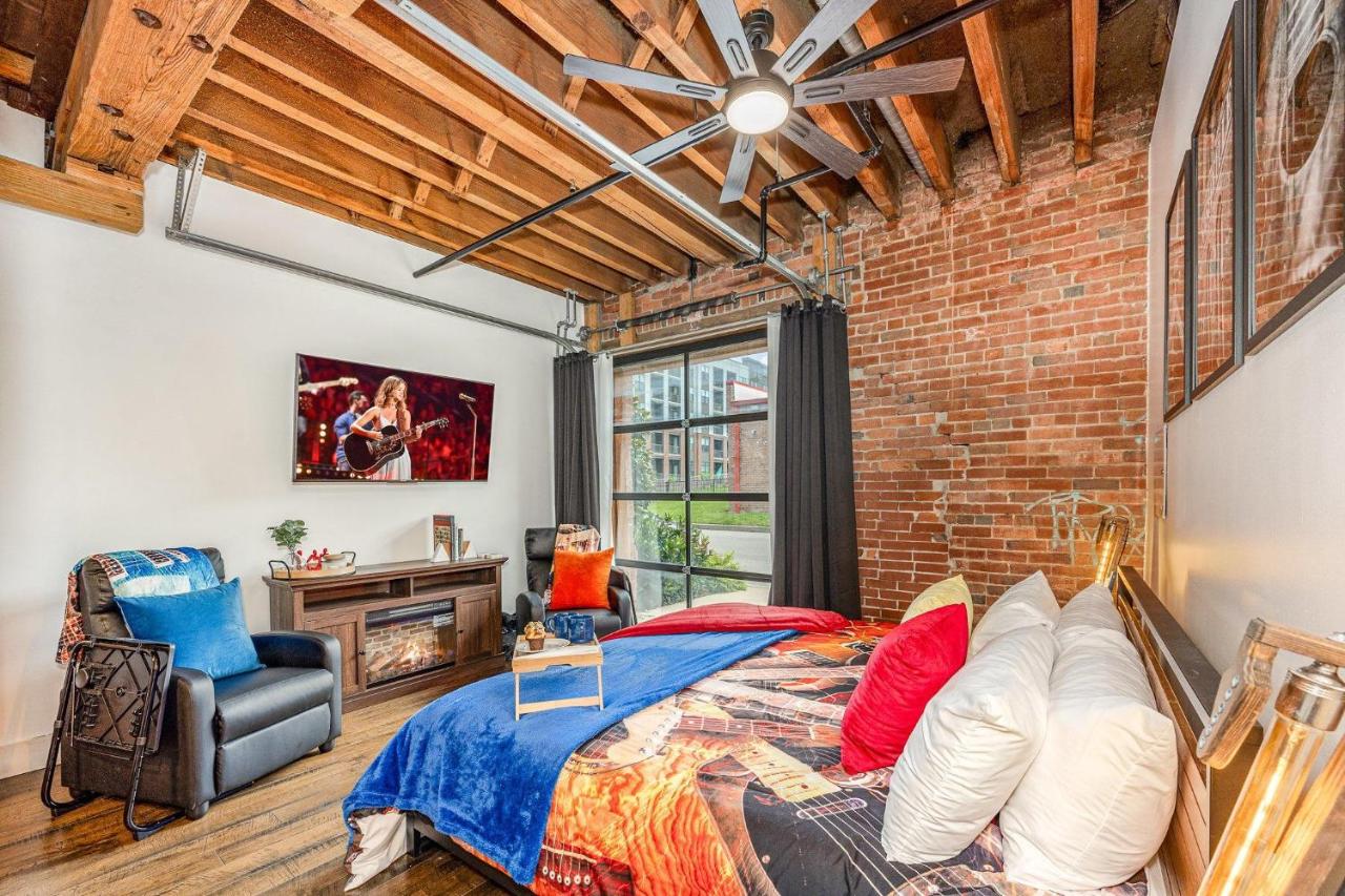 Lowkey - Pool & Gym - Mins to Broadway - 2