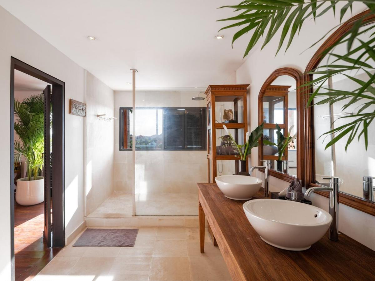 Luxury Berawa Pool Villa - 3