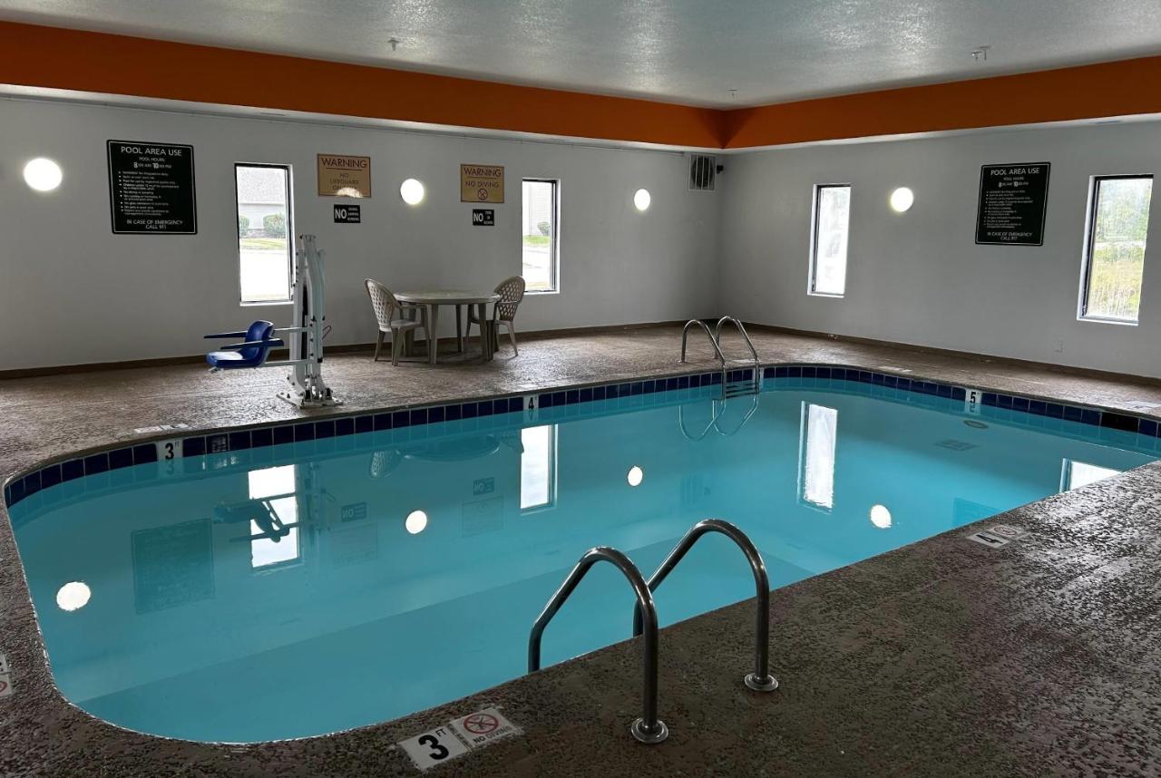 Motel 8 — photo 11