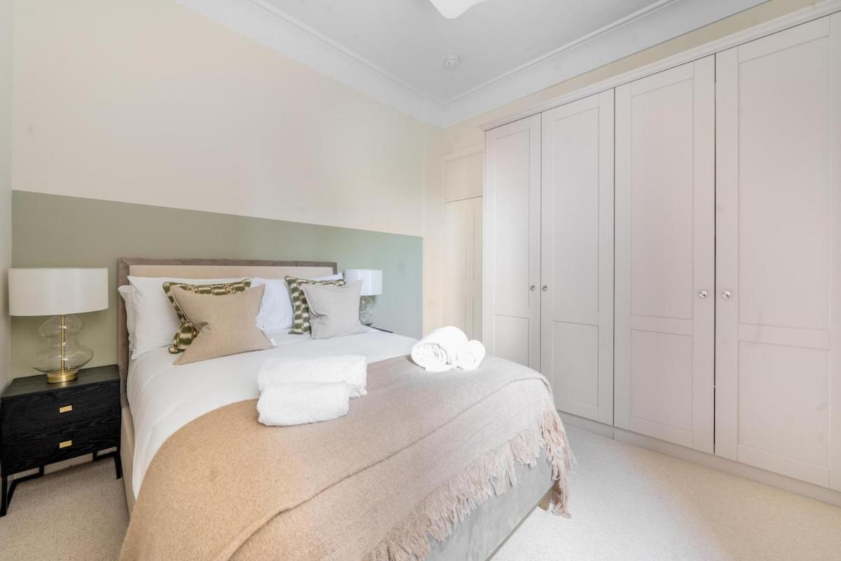 Elegant 1-Bedroom Apartment in the Heart of Bath - 3