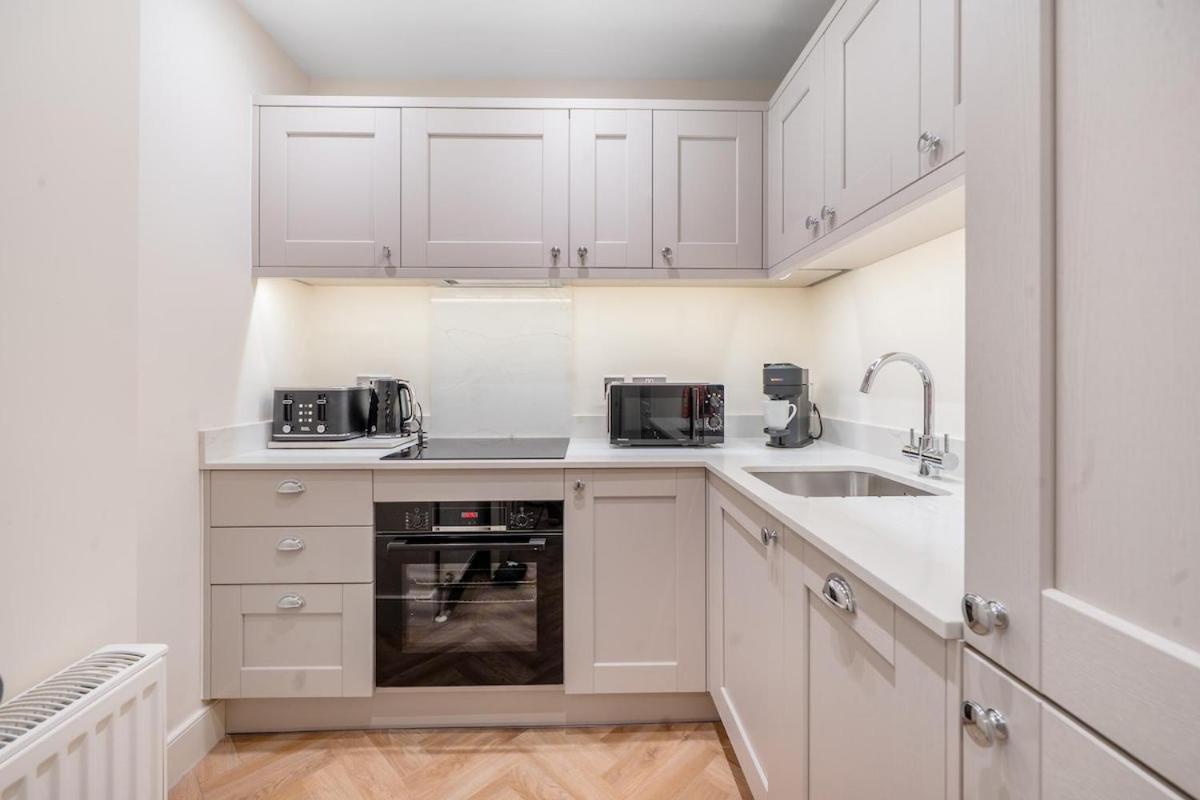 Elegant 1-Bedroom Apartment in the Heart of Bath - 2