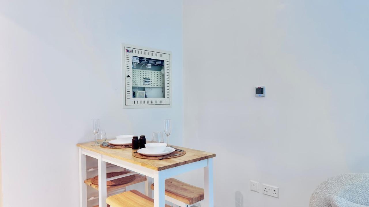 Smart City Escape Modern Studio in Oasis Tower 1 - 3