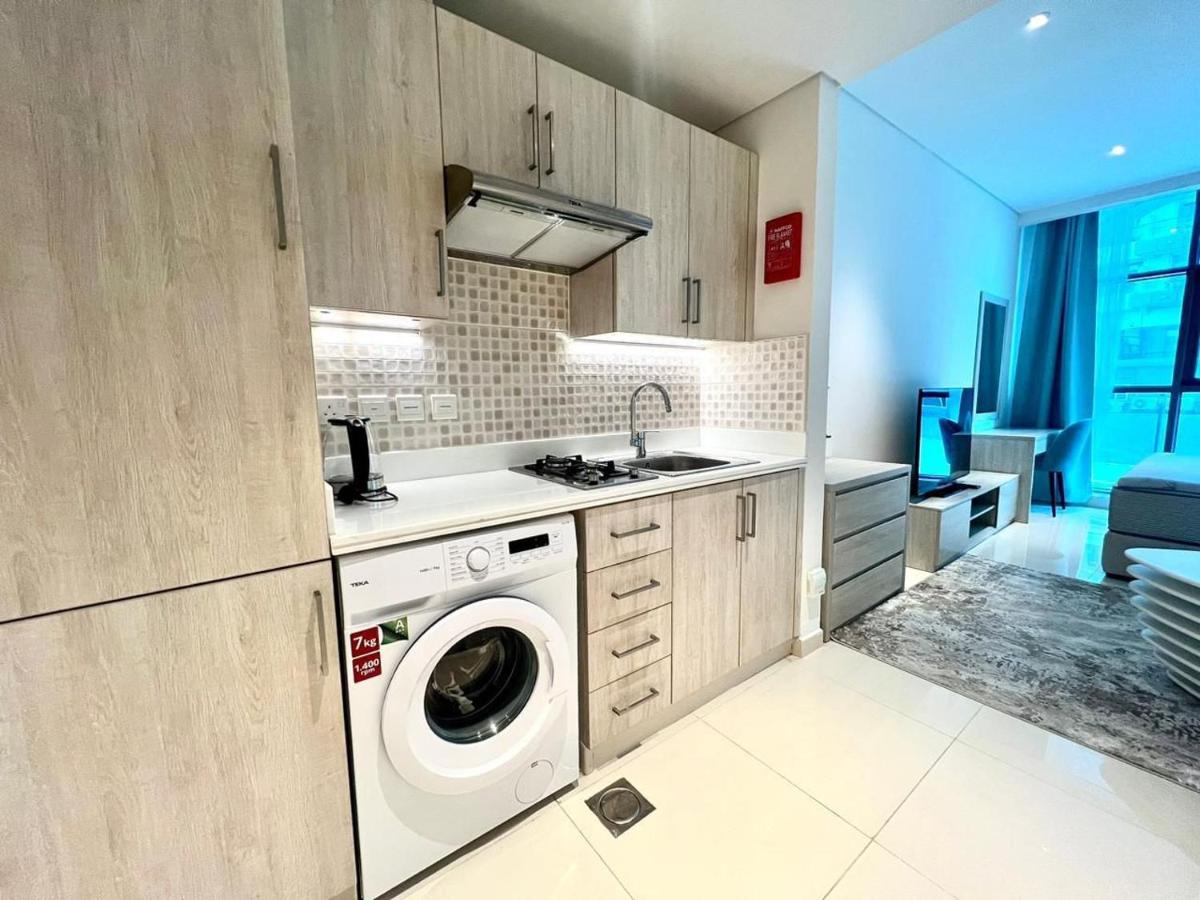 Chic Studio with Beach & Rooftop Pool Access - 5