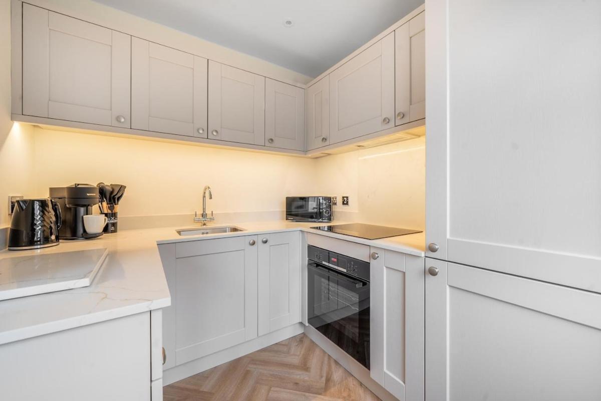 Stylish City-Centre Flat with Double Bed - 3