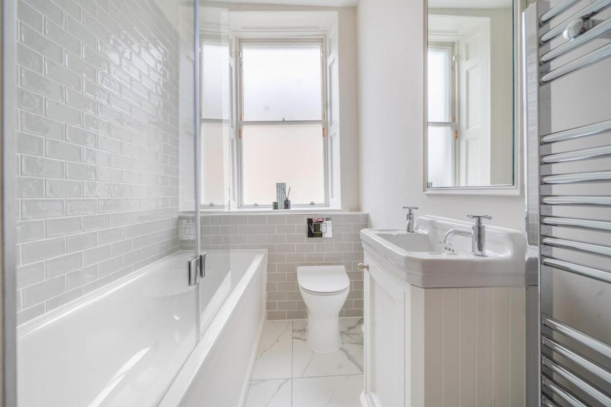 Bright and Spacious 1BR in Bath's Iconic Centre - 4