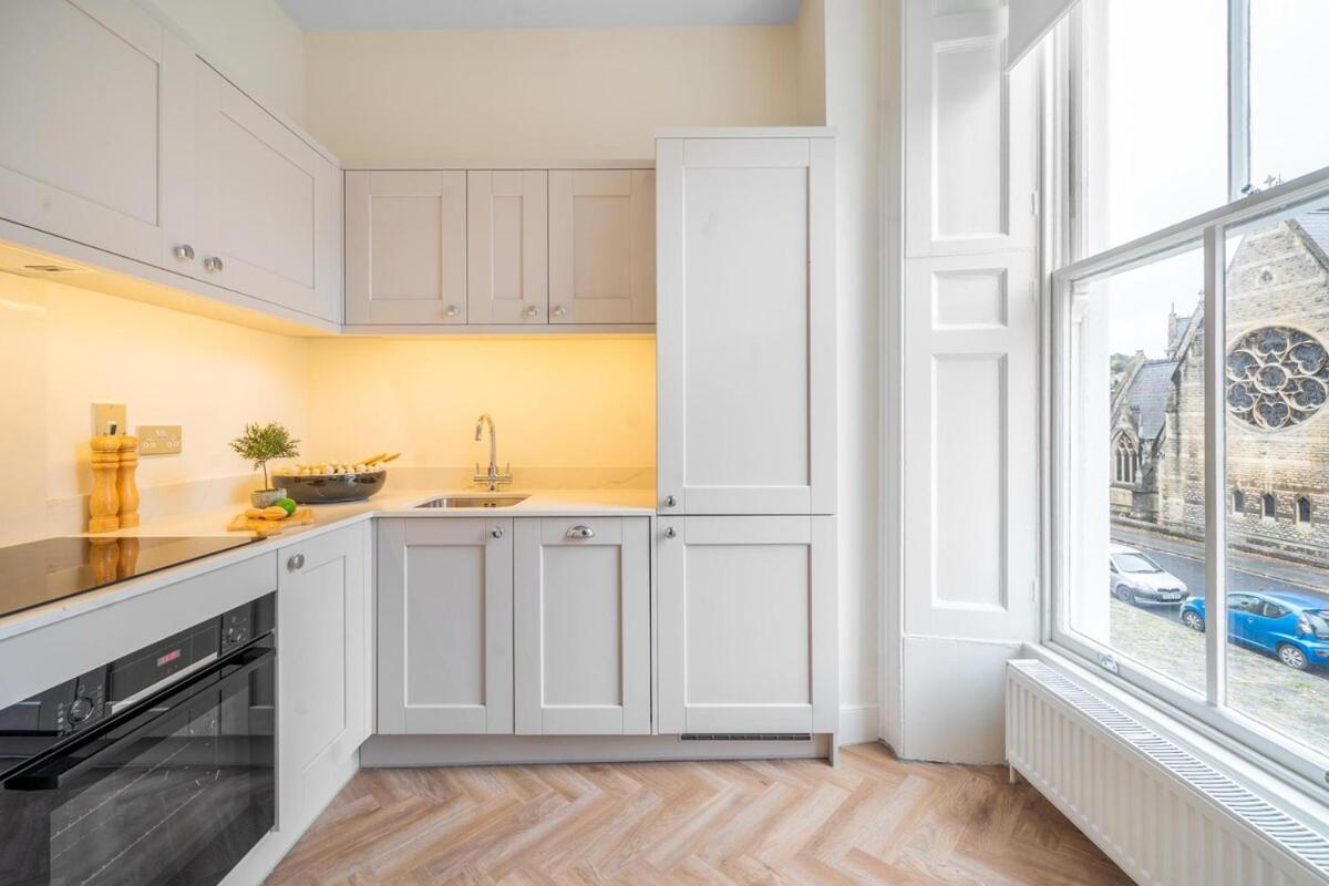 Bright and Spacious 1BR in Bath's Iconic Centre - 3