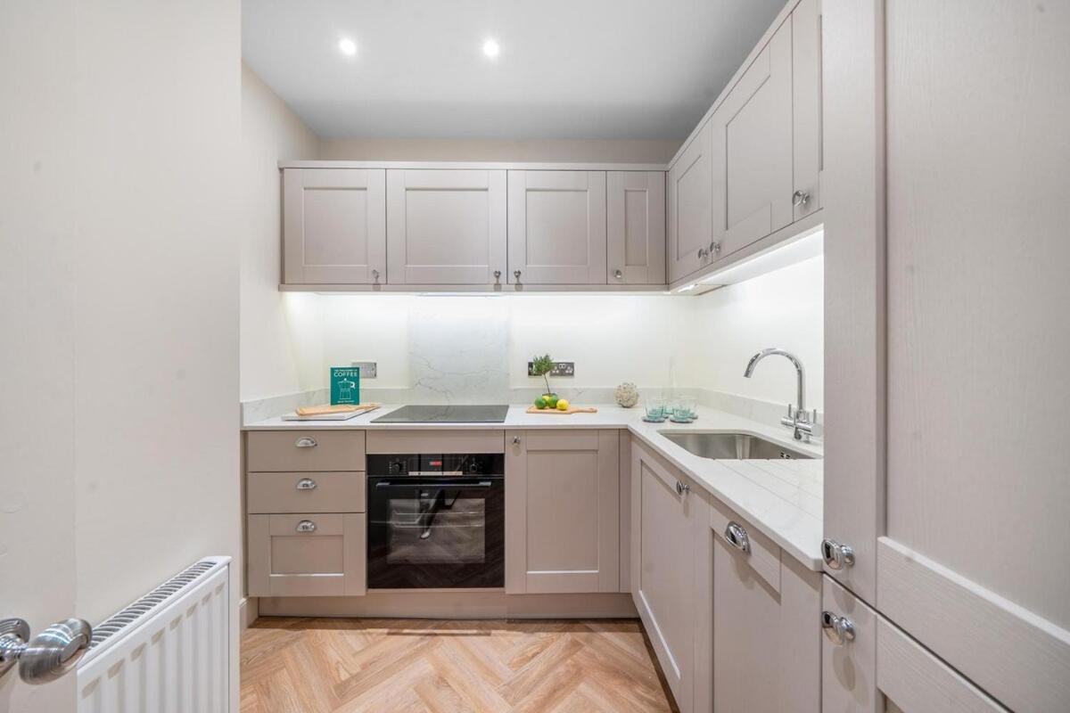Prime Location! 1-Bed Flat Near All Attractions - 4