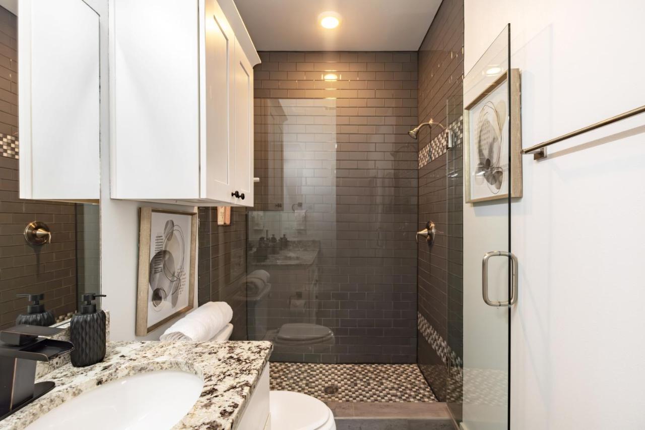 The Q - Austin Family Home - Hot Tub, Sauna & Golf Sim - 4