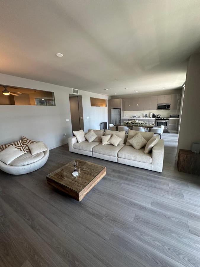 Luxury 2BR Apt with balcony!!