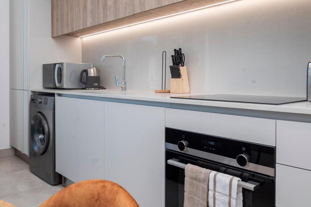 20th Floor One Bed apartment in the.Rubikm - 5