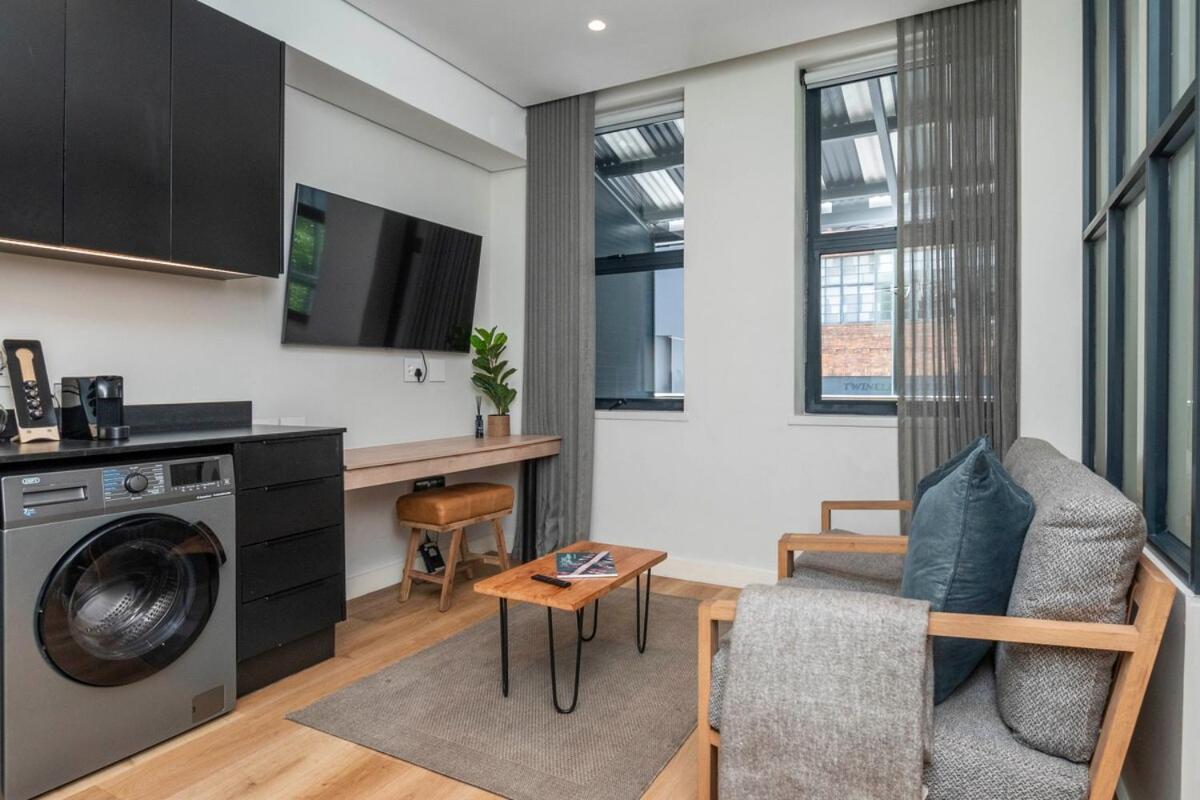 Charming One Bed on Loop Street Roof Top Views - 4