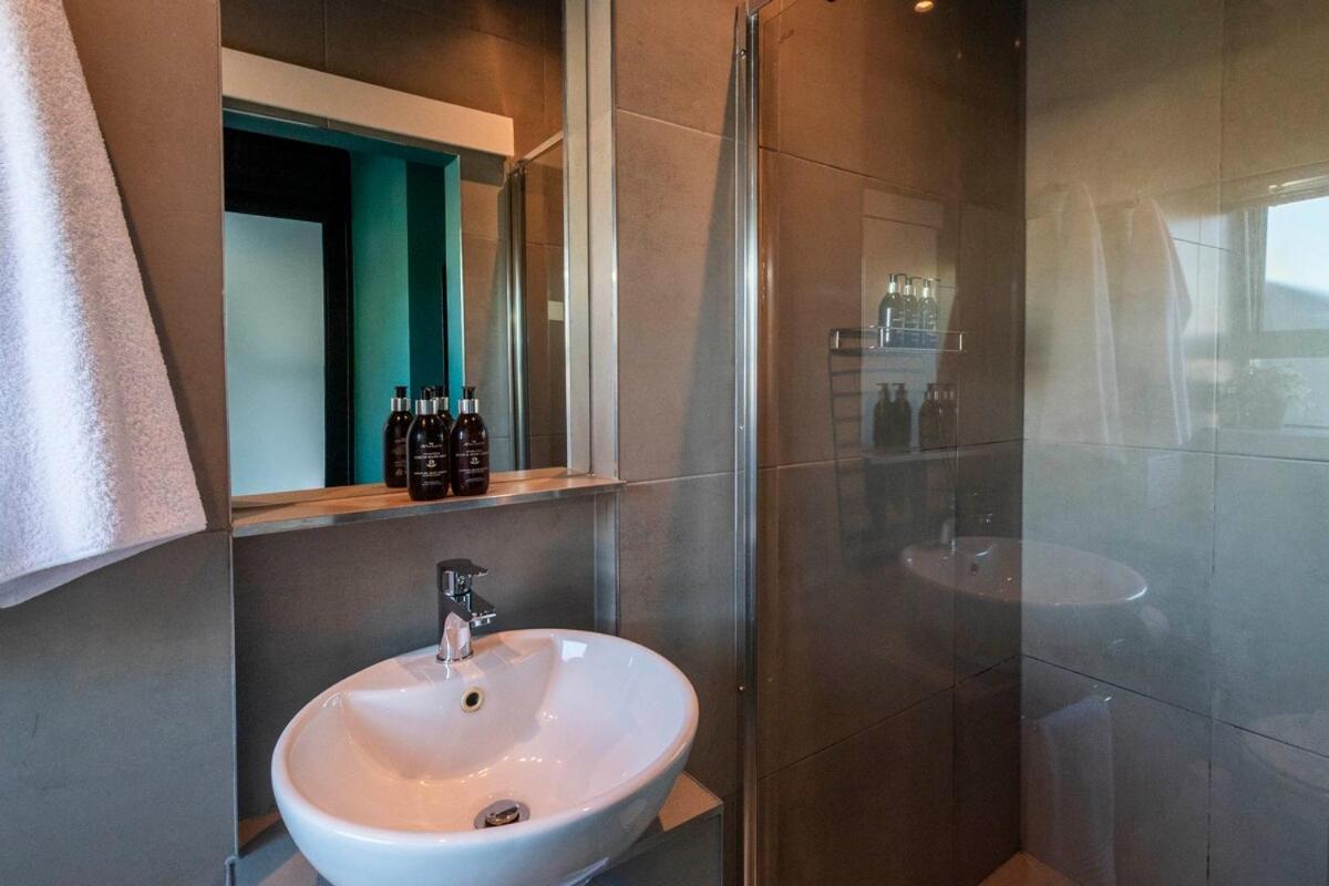 Indulge in an Urban Oasis at Green Points Snug - 2