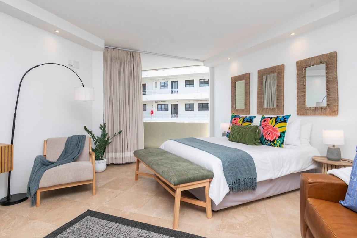 Elegant Serenity in heart of Seapoint - 2