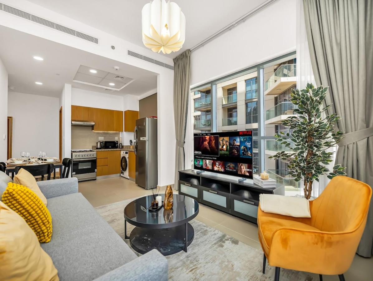 Downtown 1BR Pool with Burj Khalifa View Near Dubai Mall - 5