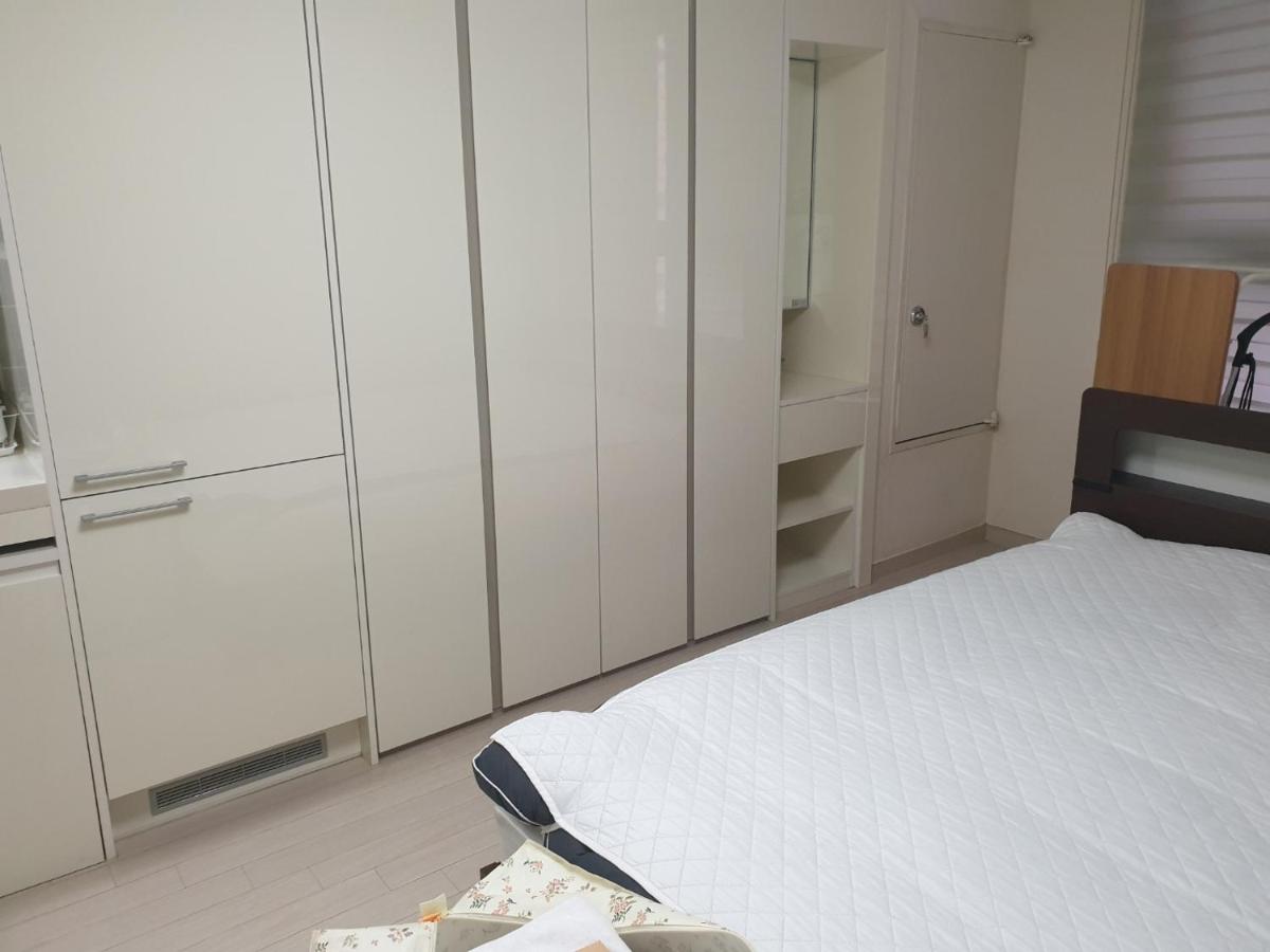 3521#Gangnam Urban Vogue Suites #Top-rated Unit # All-New Furniture & Peaceful Vibe# Sinnonhyeon 1min - 5