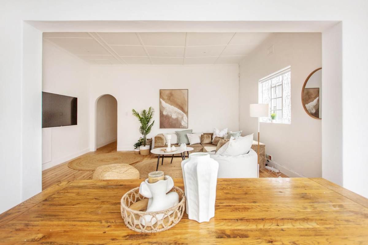 Sea Point Charm 2 bedroom Semi-Cottage - 4