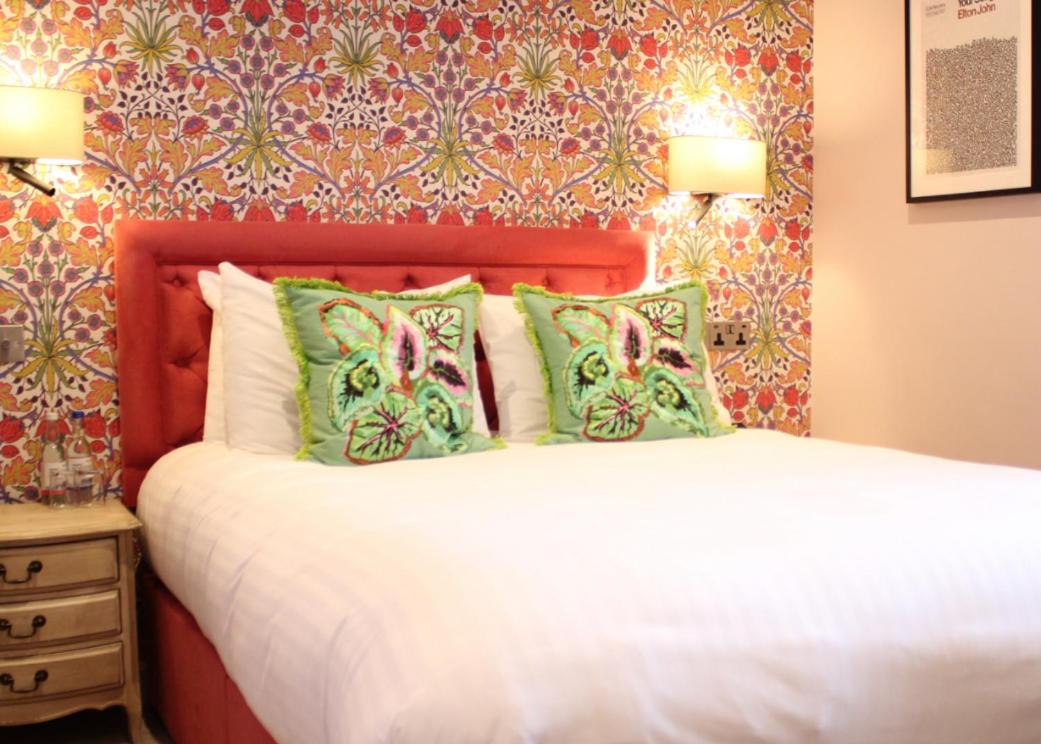 Signature Room with Double Bed - Non-Smoking