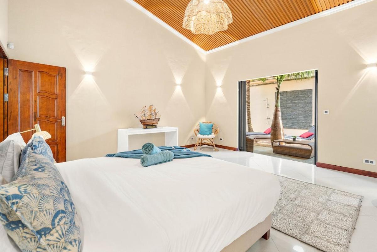 Villa Florence - Luxury 4 x Ensuite BDR Villa - Private Pool - Grand Bay - 2