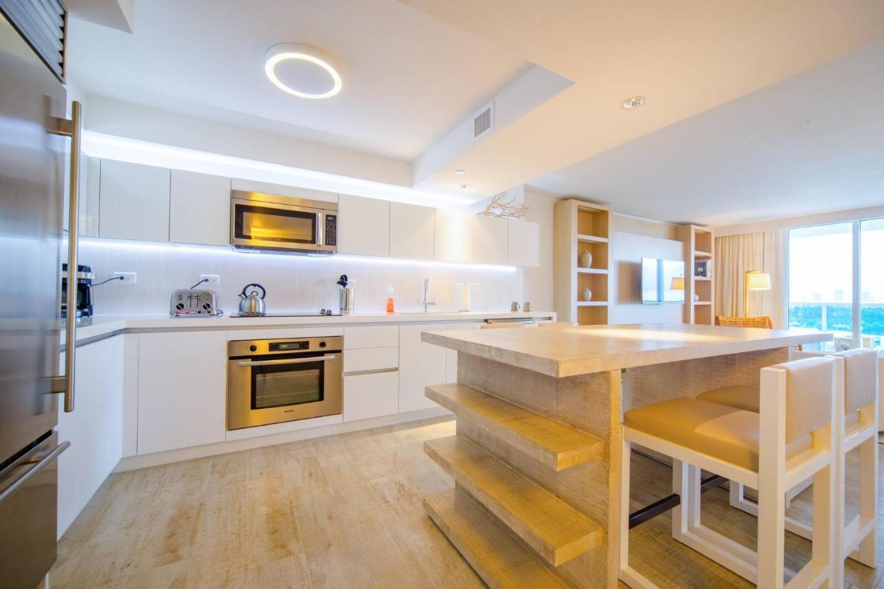 Amazing View 1 Hotel Corner Unit 2BR/2BA w Balcony - 2