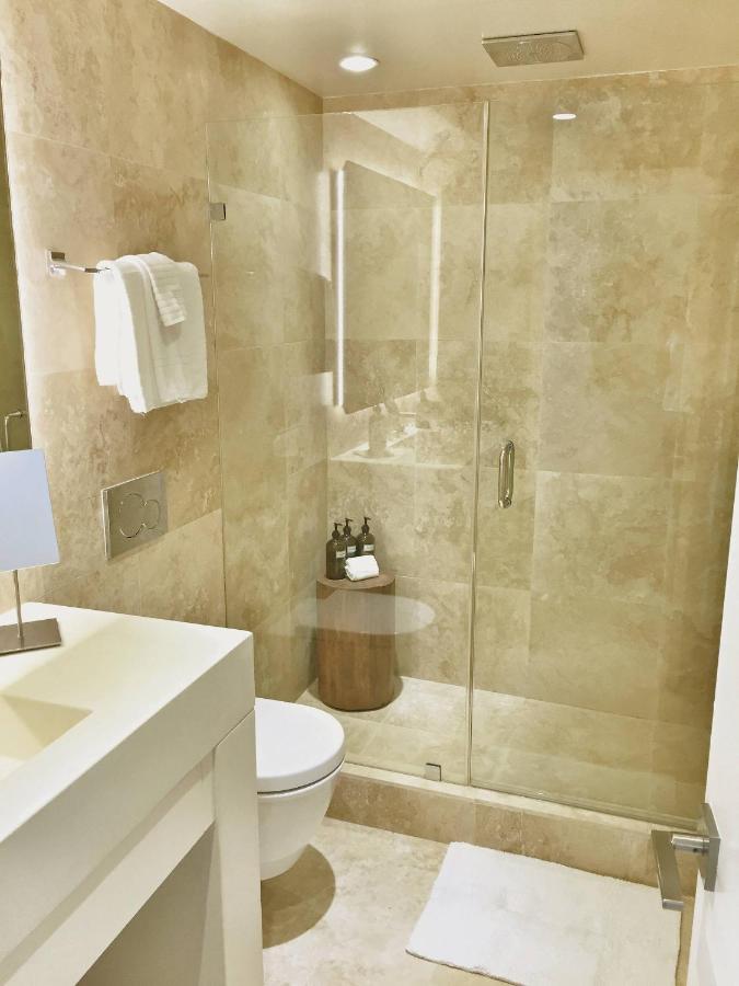 Amazing View 1 Hotel Corner Unit 2BR/2BA w Balcony - 4