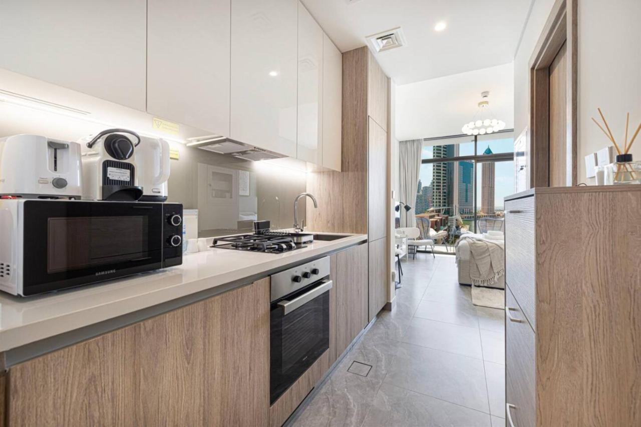 StayMada - Peninsula Waterfront and Pool Views - 5