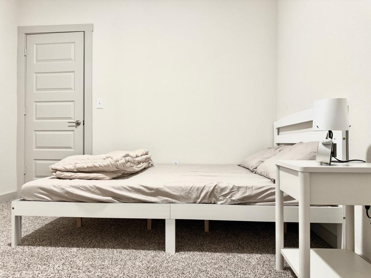 Peaceful Room in Austin - 4