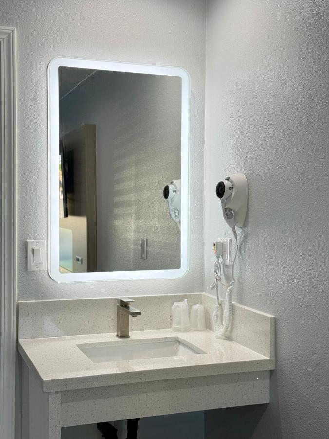 Royale Inn — photo 16