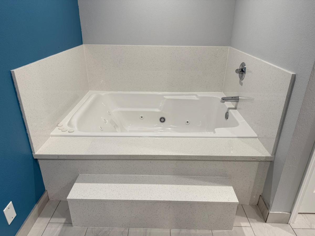 Royale Inn — photo 15