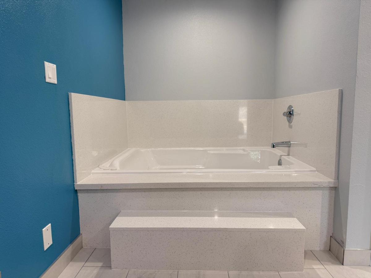 Royale Inn — photo 14