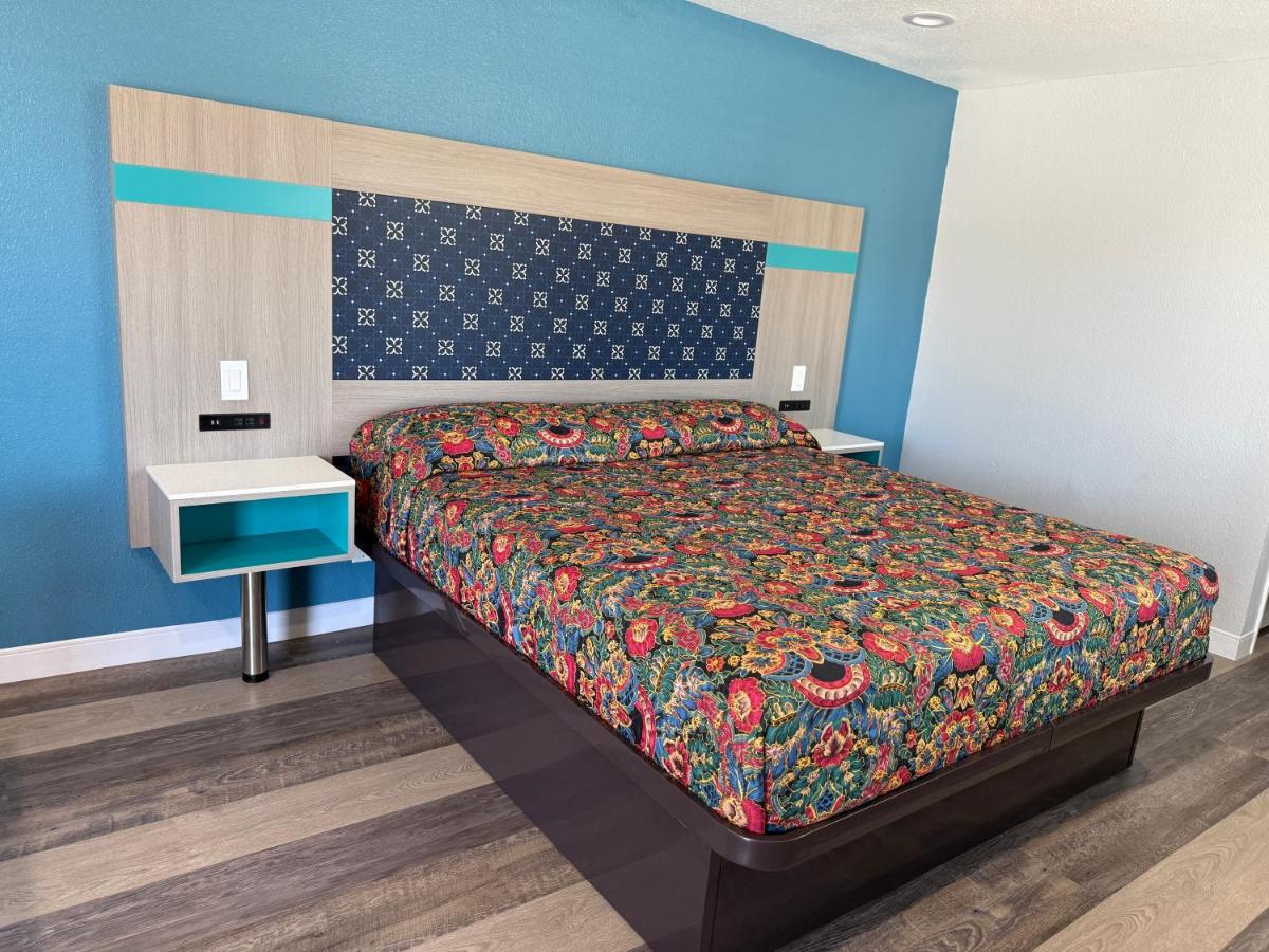 Royale Inn — photo 24