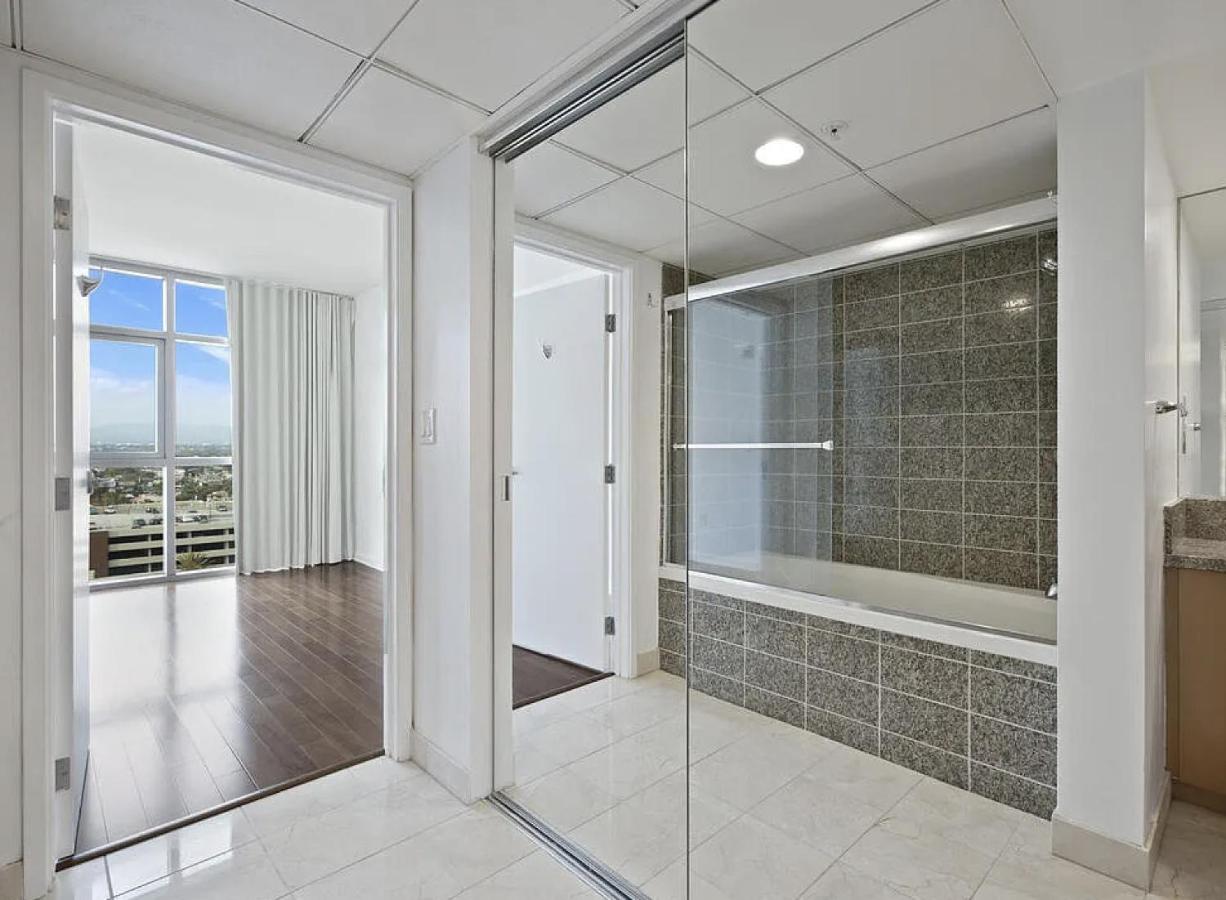 Platinum Suites - Gym & Pool & Hot Tub & BBQ - 2