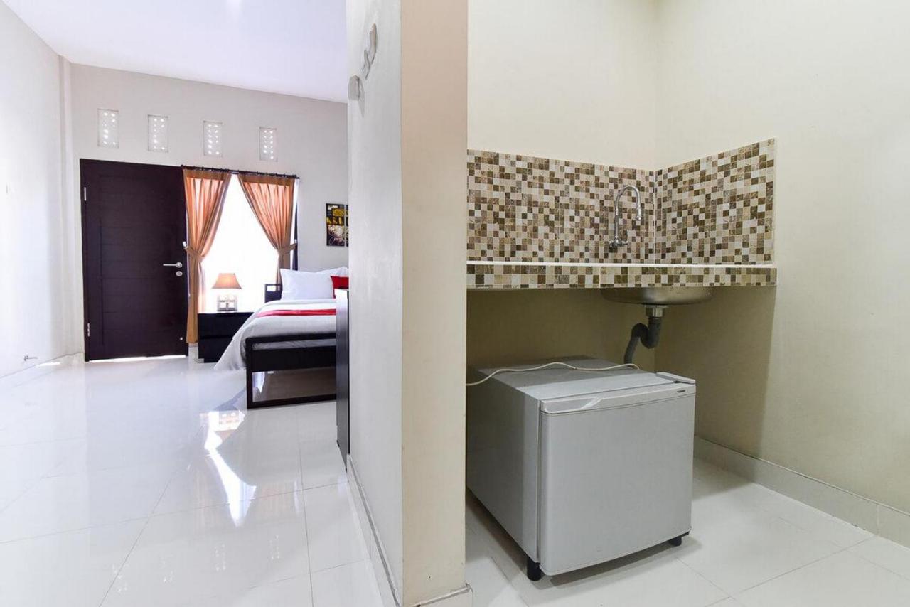 RedDoorz Plus near Jalan Imam Bonjol Denpasar - 4