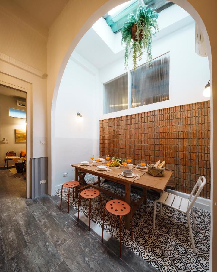 Non Inn Entire Historic 5 Bedroom Riverside Shophouse near ICONSIAM for Families and Groups