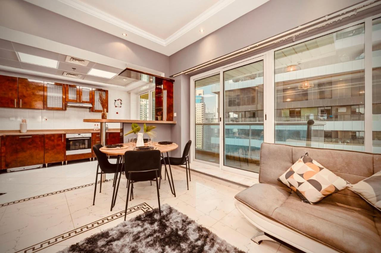 Luxury Retreat Your High Floor Heaven in Marina - 5